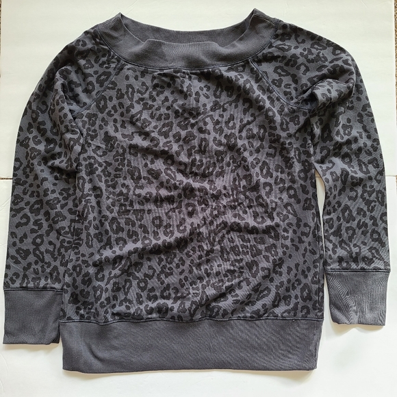 Maurices Tops - Maurices Medium Gray Black Cheetah animal print long sleeve wide neck sweatshirt